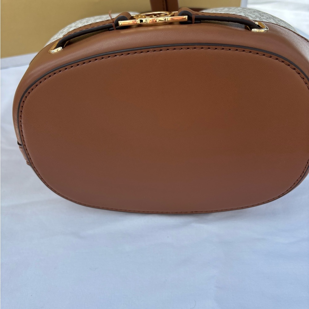 Michael Kors Reed Medium Bucket Bag - Picture 4 of 6
